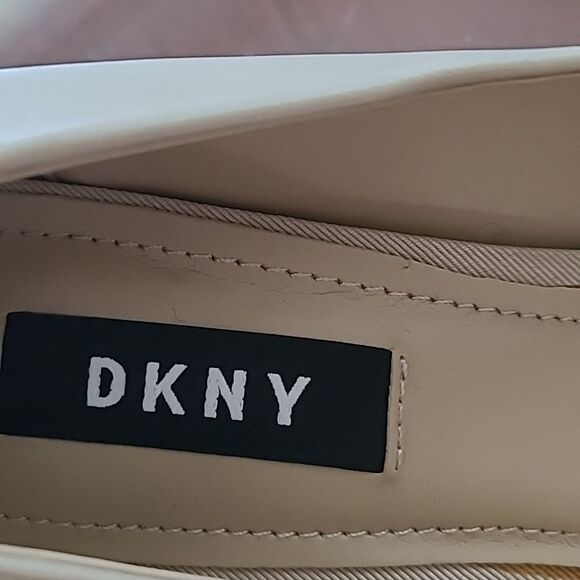New DKNY size 6 shoes - Picture 3 of 6
